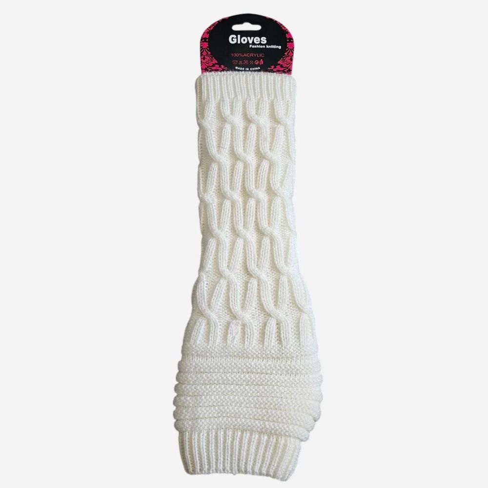 White cable knit new with tags fingerless gloves